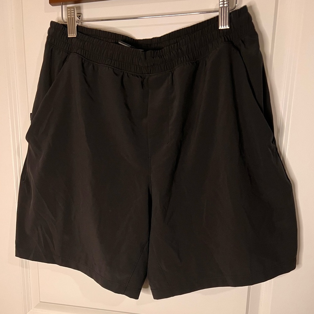 Lululemon Men’s black shorts size L 7 inch inseam